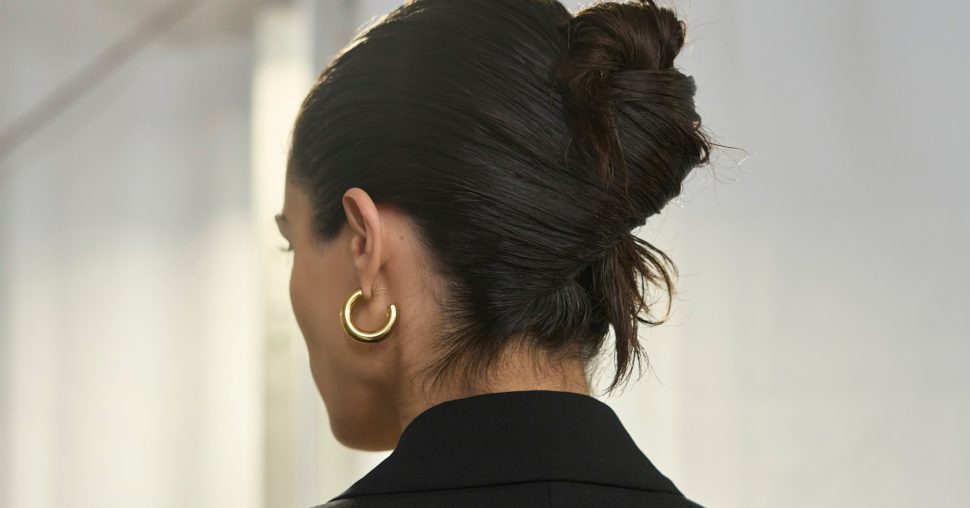 Coiffures d’été : comment garder du style quand la chaleur grimpe ?