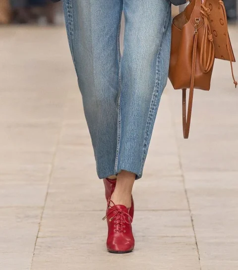Pourquoi le jean 7/8 est le denim que l’on va voir partout ce printemps