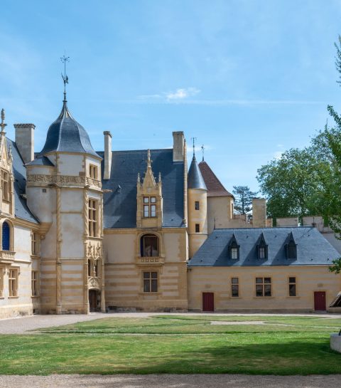 Sept bonnes raisons de s’arrêter au Château d’Ainay-le-Vieil