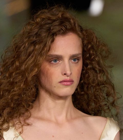 Oubliez les lèvres nude, le rose franc va s’imposer ces prochains mois