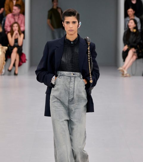 Le jean boyfriend est officiellement de retour : avec quelles chaussures le porter cet automne ?