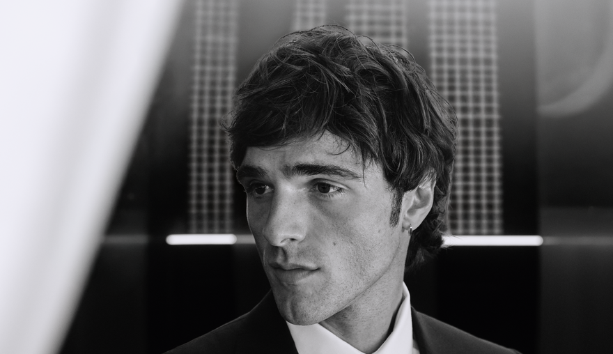 Jacob Elordi évoque les coulisses de la nouvelle campagne Bleu de Chanel L’Exclusif