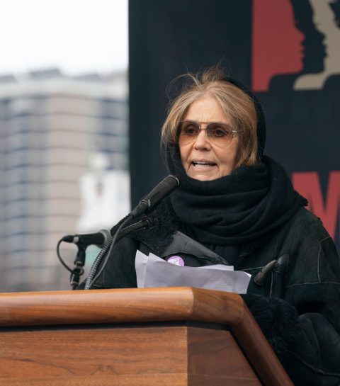 Gloria Steinem, la féministe qui a appris aux femmes à ne pas demander la permission, est décédée