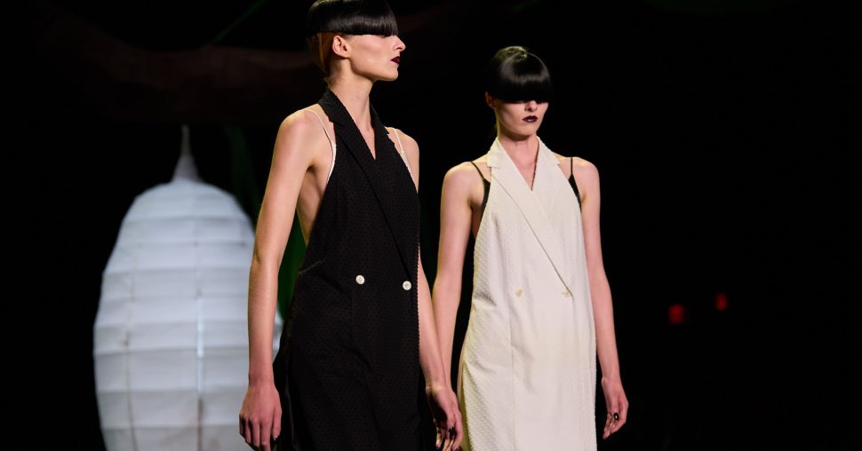 La coupe au bol vue sur le défilé Thom Browne peut-elle vraiment être tendance ?