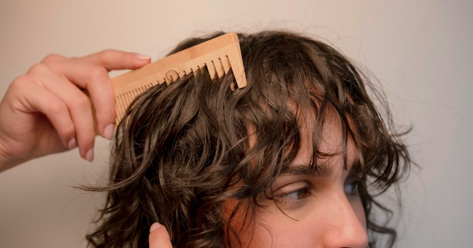 Chute de cheveux : et si la solution se trouvait dans le cuir chevelu ?